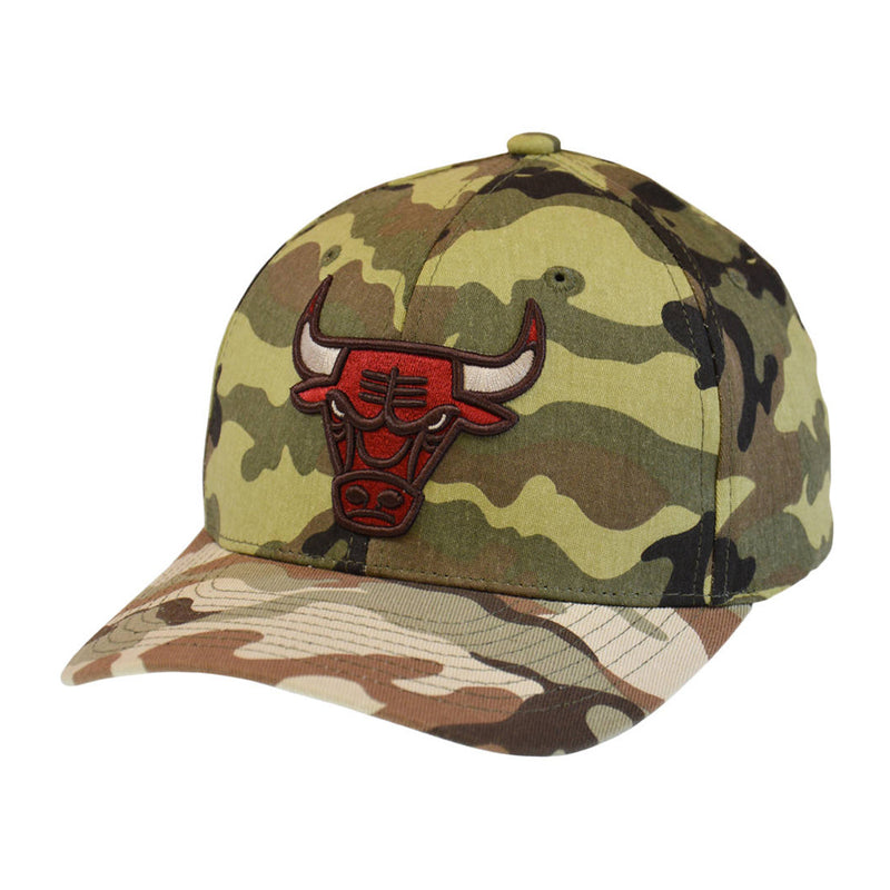 Mitchell & Ness Unisex NBA Chicago Bulls Woodland Desert Redline Snapback Hat 6HSSMM19494-CBUCMWD Camo Woodland, Undervisor