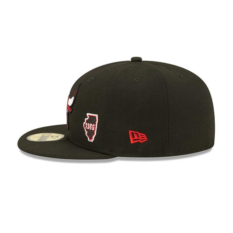 New Era Mens NBA Chicago Bulls Identity D3 59Fifty Fitted Hat 60273189 Black, Red Undervisor