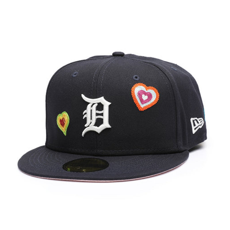 New Era Mens MLB Detroit Tigers Chainstitch Heart 59Fifty Fitted Hat  60288225 Navy, Pink Undervisor