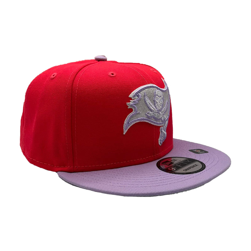 New Era Mens NFL Tampa Bay Buccaneers 2T Color Pack 9Fifty Snapback Hat 60323327 Red/Lavender, Grey Undervisor