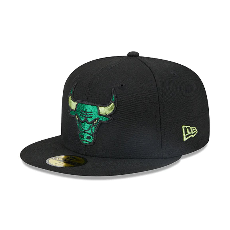 New Era Mens NBA Chicago Bulls Metallic Pop 59Fifty Fitted Hat 60355840 Black, Green Undervisor