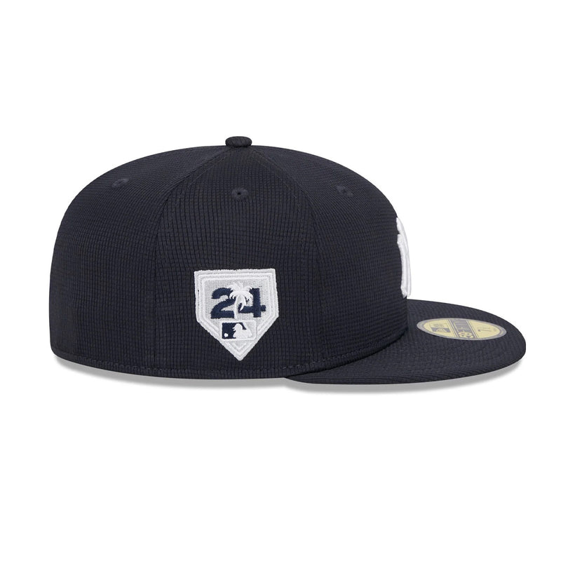 New Era Mens MLB New York Yankees MLB24 Patch 59Fifty Fitted Hat 60436104 OTC Navy, Black Undervisor