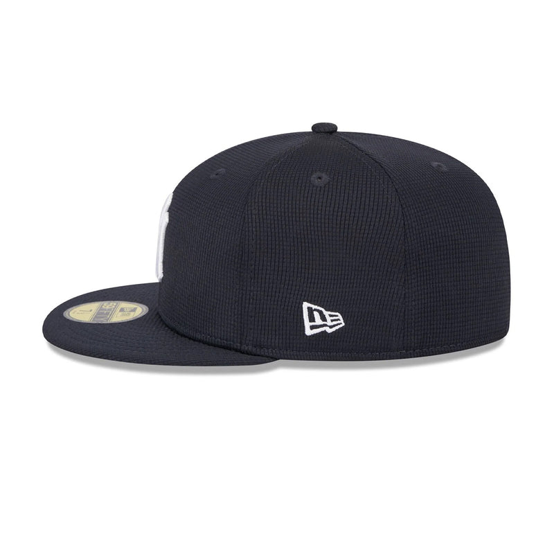 New Era Mens MLB New York Yankees MLB24 Patch 59Fifty Fitted Hat 60436104 OTC Navy, Black Undervisor