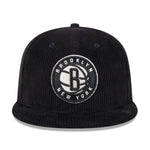 New Era Mens NBA Brooklyn Nets Letterman Pin 59Fifty Fitted Hat 60487166 Black, Grey Undervisor