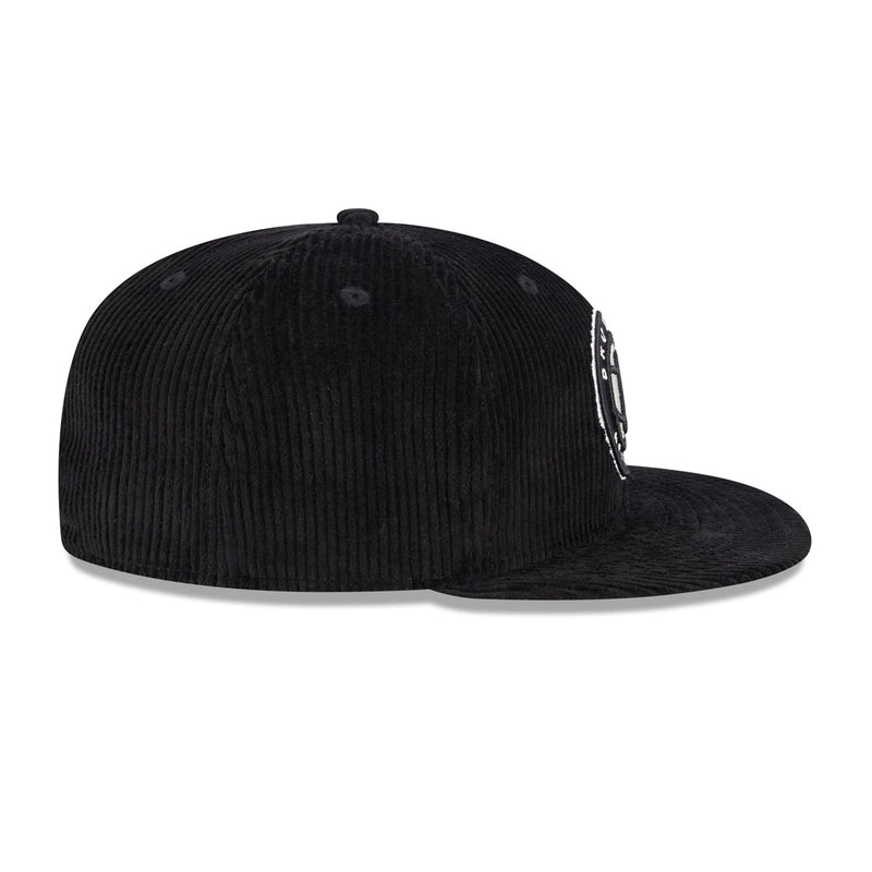 New Era Mens NBA Brooklyn Nets Letterman Pin 59Fifty Fitted Hat 60487166 Black, Grey Undervisor