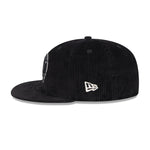 New Era Mens NBA Brooklyn Nets Letterman Pin 59Fifty Fitted Hat 60487166 Black, Grey Undervisor