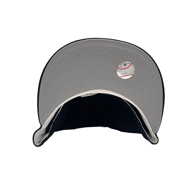 New Era Mens MLB New York Yankees World Series 1999 59Fifty Fitted Hat 70716145 Navy/Black, Grey Undervisor