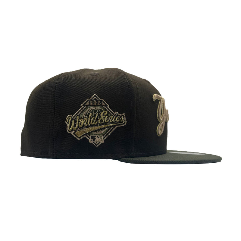 New Era Mens MLB New York Yankees 1996 World Series 59Fifty Fitted Hat 70818195 Walnut/Olive, Grey Undervisor