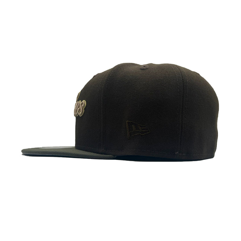 New Era Mens MLB New York Yankees 1996 World Series 59Fifty Fitted Hat 70818195 Walnut/Olive, Grey Undervisor