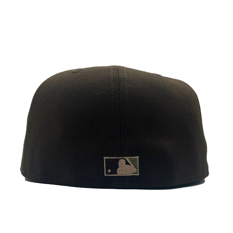 New Era Mens MLB New York Yankees 1996 World Series 59Fifty Fitted Hat 70818195 Walnut/Olive, Grey Undervisor