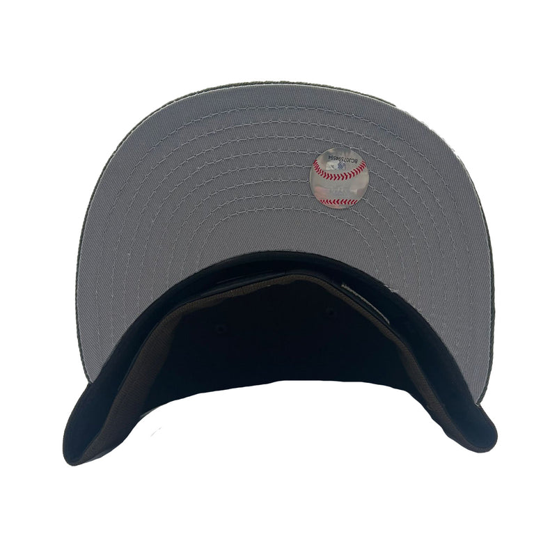 New Era Mens MLB New York Yankees 1996 World Series 59Fifty Fitted Hat 70818195 Walnut/Olive, Grey Undervisor