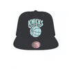 Mitchell & Ness Mens NBA New York Knicks Iridescent Xl Logo Snapback HWC Snapback Hat HHSS3185-NYKYYPPPBLCK Black